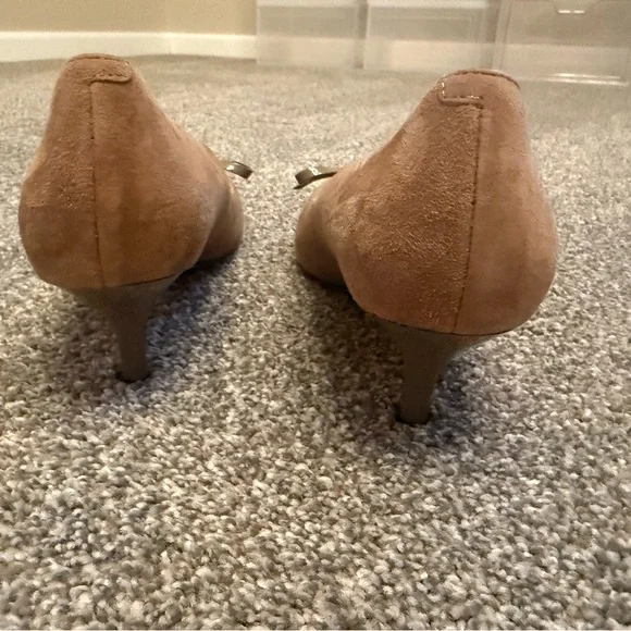 Joan & David Tan Suede Pointed-Toe Pumps with Bow Accent Kitten Heel 8 - Picture 5 of 8